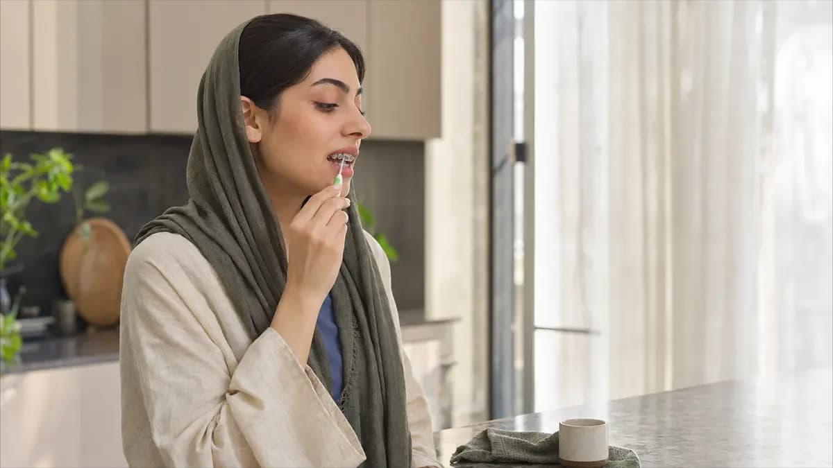 چطور با وجود براکت از پوسیدگی و لکه سفید جلوگیری کنیم؟